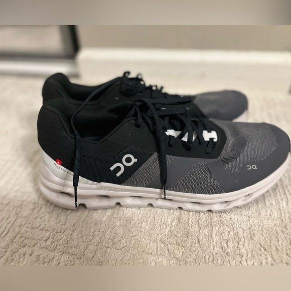 On Running Cloudrunner - Black - Picture 2 of 8